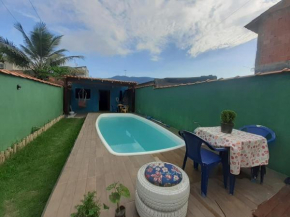 Casa com piscina na divisa